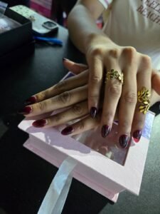 Maroon glossy Press Ons